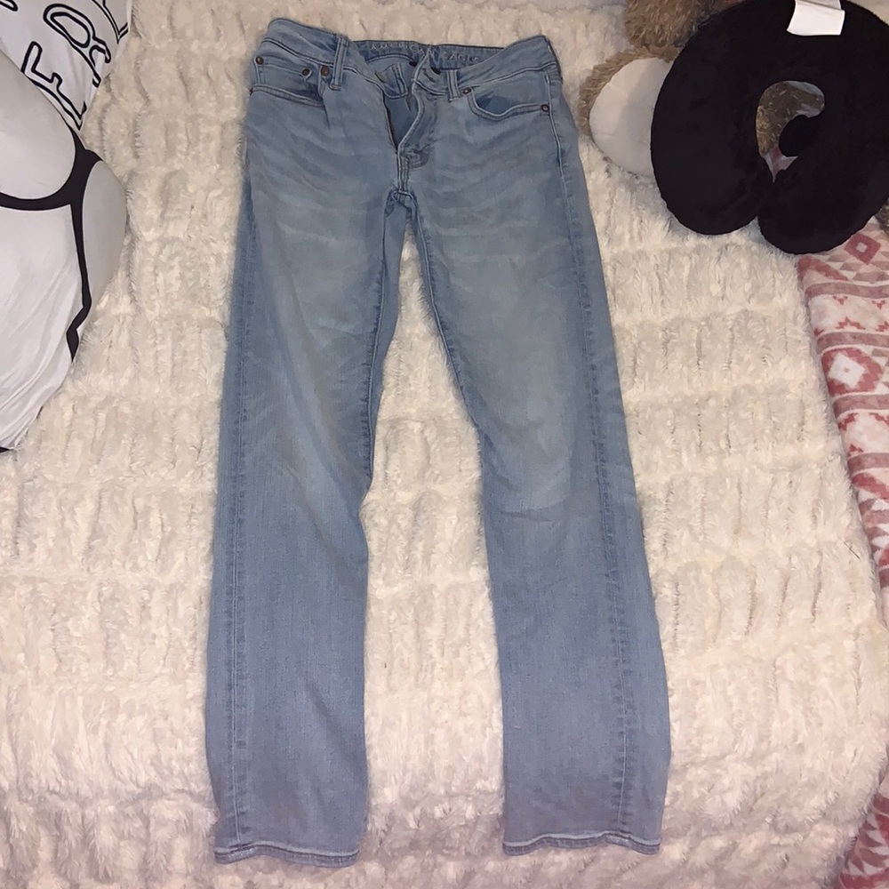 Light wash American eagle jeans